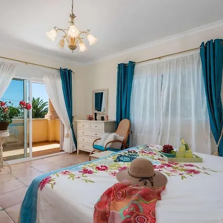 Сasa de vacaciones Hermosa De Vacaciones Con Piscina Calpe